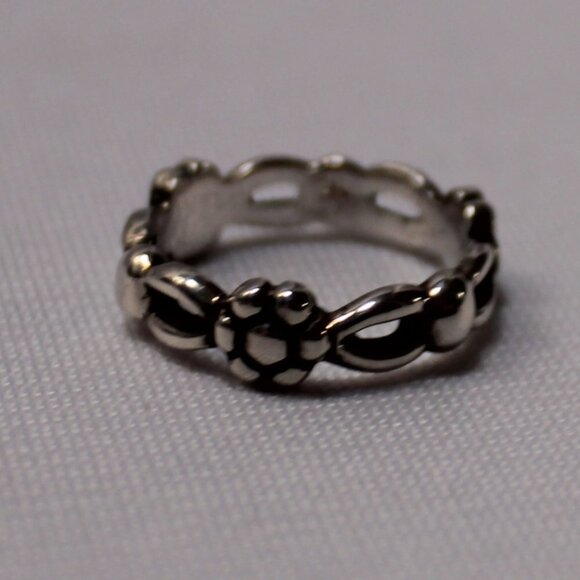 Sterling Silver Floral Ring, Size 5.5 - Picture 8 of 9